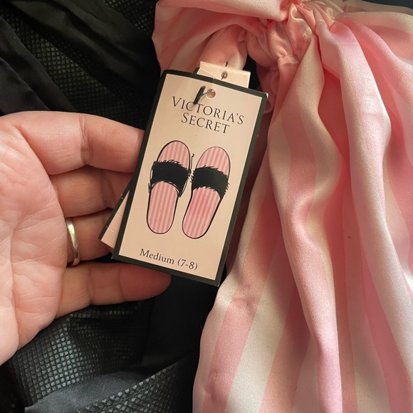 COPY - Victoria secret slippers with bag - Picture 3 of 4